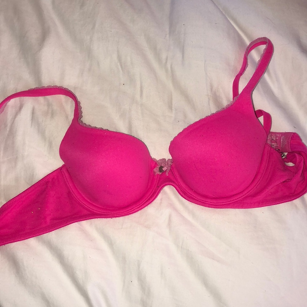 32C Victoria’s Secret pink bra